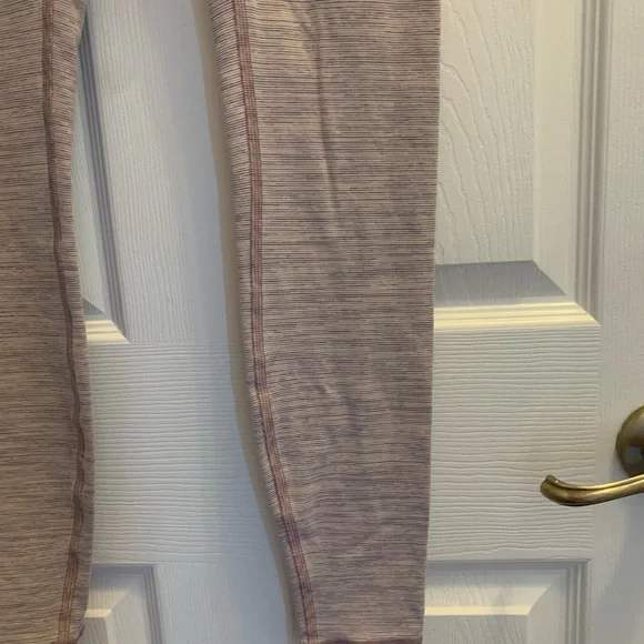 Lulu lemon Align women’s capri leggings - Picture 4 of 7